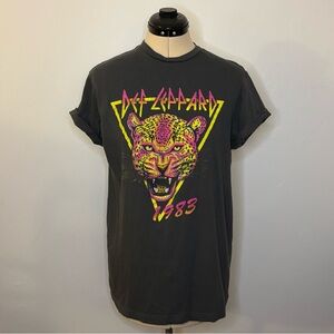Def Leppard 1983 Graphic T-Shirt, Gray & Neon Leopard Rolled Sleeve Band Tee, M